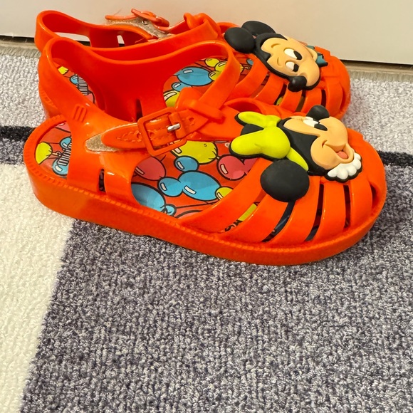 Mini Melissa Red Sandals with Mickey and Minnie - Picture 2 of 6